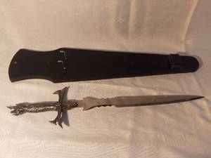 lot 1461 image: Stainless Steel Dagger with Decorated Pommel and Hilt Made in Pakistan with Wood Wall Display