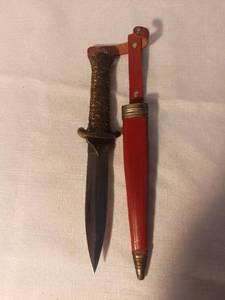 lot 1463 image: Small Dagger with Decorated Handle with Blue Jewel on Pommel with Leather Case