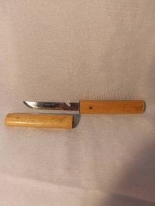 lot 1465 image: Jappense Floating Fishing Knife with Wooden Handle and Case
