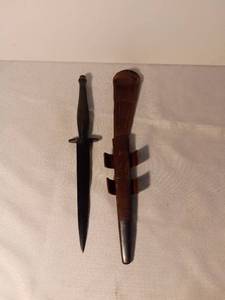 lot 1483 image: Unauthenticated English World War 2 Fairbain-Skyes Fighting Knife England Broad Arrow B2