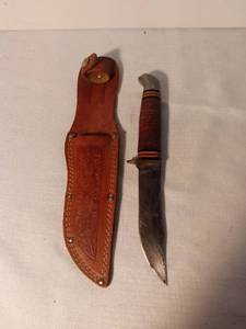 lot 1489 image: Schrade Walden NY USA 147 Fixed Blade Hunting Knife with Leather Sheath