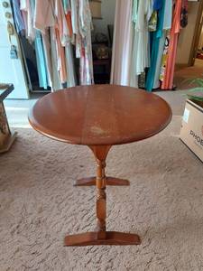 lot 6001 image: Drop Leaf Occasional Table