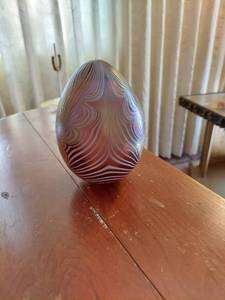 lot 6006 image: Artglass Egg