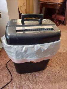 lot 6008 image: Aurora Paper Shredder