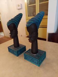 lot 6012 image: Pair of Ceramic Figurines - 1 is Broke