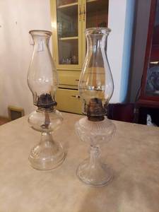 lot 6022 image: 2 Oil Lamps