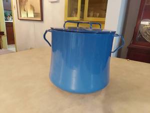 lot 6051 image: Enameled Pot - Blue