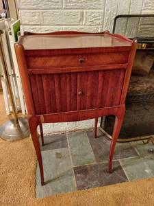 lot 6058 image: Side Table