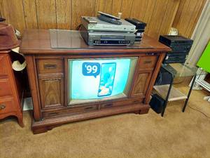 lot 6059 image: DVD Player, VCR and Magnavox TV