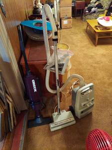 lot 6078 image: 2 Vacuums - Oreck and Hoover