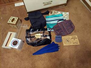 lot 6264 image: Bedroom Sign, Bags and Tissue Boxes