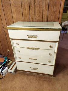 lot 6266 image: Chest of Drawers