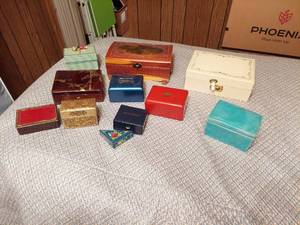 lot 6267 image: Teal Brayton Laguna Pottery Trinket Box and Other Boxes - Biggest Wood Box has Broken Hinge