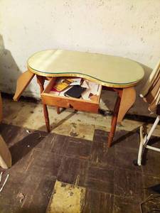 lot 6314 image: Kidney Shaped Table with Drawer