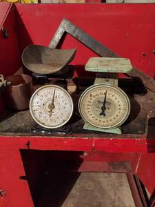 lot 6346 image: 2 Vintage Scales