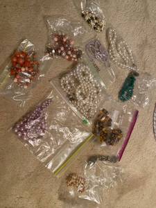 lot 6091 image: 10 pc costume necklaces