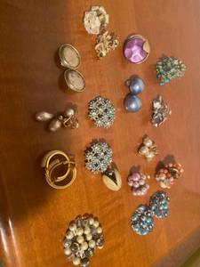 lot 6108 image: approx 15 pairs clip on earrings