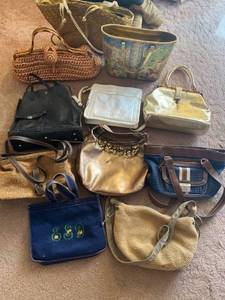 lot 6117 image: lot of handbags