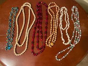 lot 6134 image: 6 necklaces