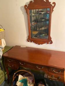 lot 6144 image: vanity with mirror