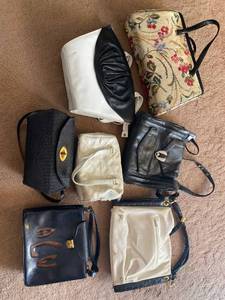 lot 6146 image: lot of purses