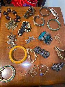 lot 6150 image: approx 20 bracelets