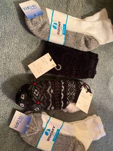 lot 6155 image: 4 pairs new with tags socks