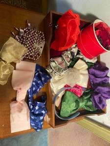 lot 6158 image: assorted hair bows and barrettes