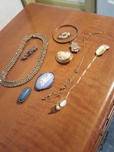 lot 6171 image: Nice assortment of jewelry