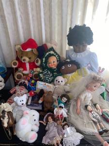 lot 6177 image: lot of dolls - table not included