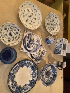lot 6208 image: assorted blue and white dishware