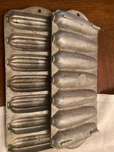 lot 6214 image: cast aluminum cornbread mold