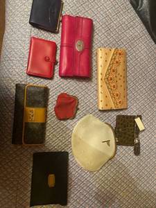 lot 6222 image: wallets - one is Fossil