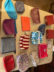 lot 6232 image: Estee Lauder and more cosmetics bags