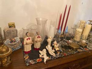 lot 6241 image: assorted decor, religious and candles