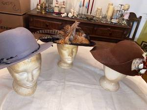 lot 6256 image: 3 wool hats