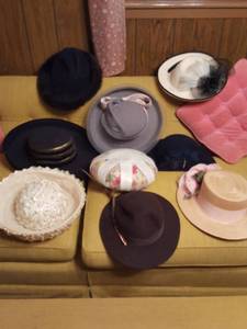 lot 6270 image: 9 womens hats