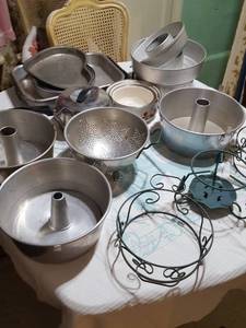 lot 6275 image: Assorted bakeware