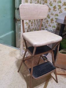 lot 6285 image: Cosco kitchen stool