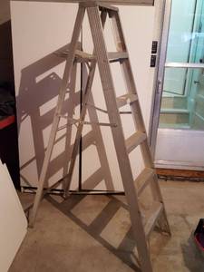 lot 6298 image: 6 ft. aluminum step ladder