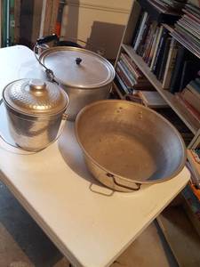lot 6334 image: 3 pcs aluminum kitchen Wares