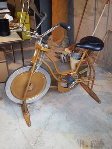 lot 6336 image: Schwinn XR7 exercise bike w Book Rack