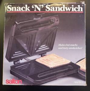 lot 6 image: Salton Snack N Sandwich Maker