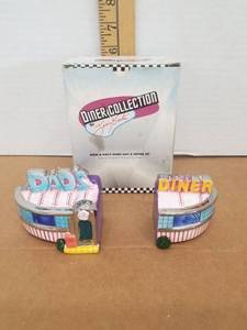 lot 79 image: Diner Collection Dads Diner salt and pepper shaker