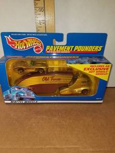 lot 105 image: Hot Wheels - Limited Edition Pavement Pounder Transport Rig