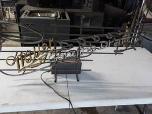 lot 226 image: Miller Genuine Draft Neon