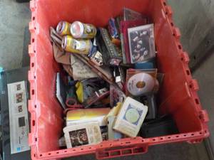 lot 234 image: large tub of cds and pc discs