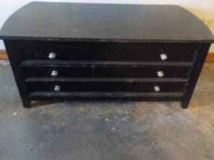 lot 249 image: TV stand with 3 drawers