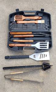 lot 502 image: Grilling Utensils wcase