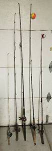 lot 525 image: 5 Fishing Poles wReels